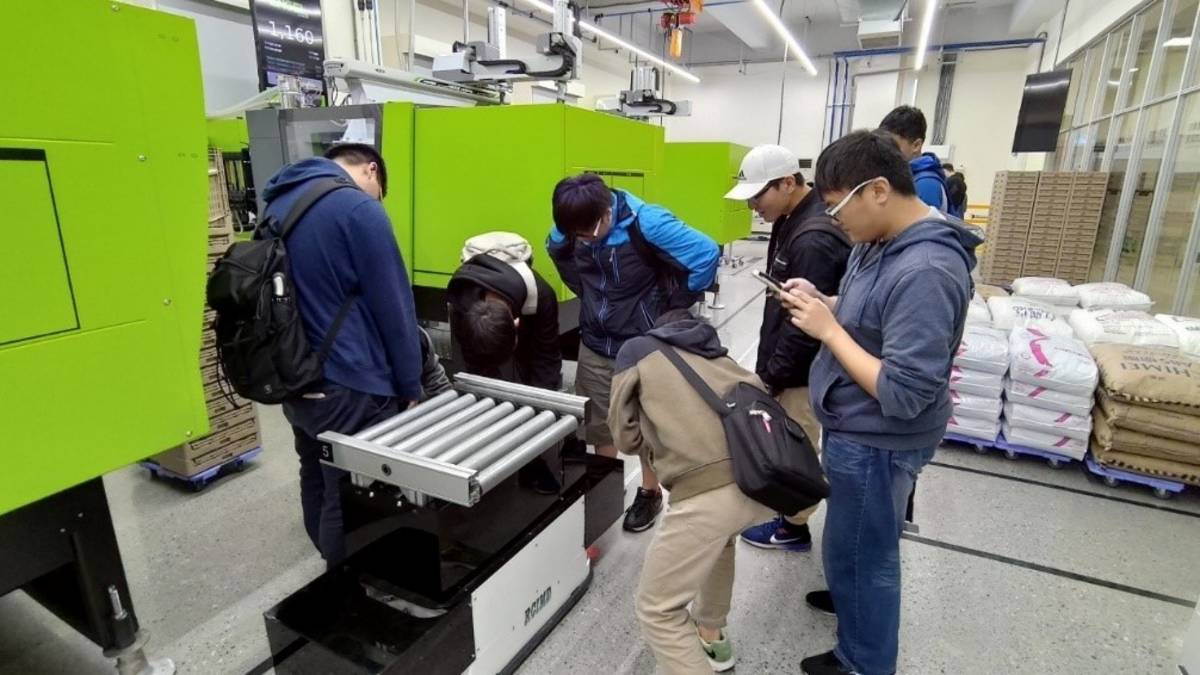 明志科技大學「先進智能即時示範工廠」，讓學生參與產學合作，減少學用落差並與產業界無縫接軌