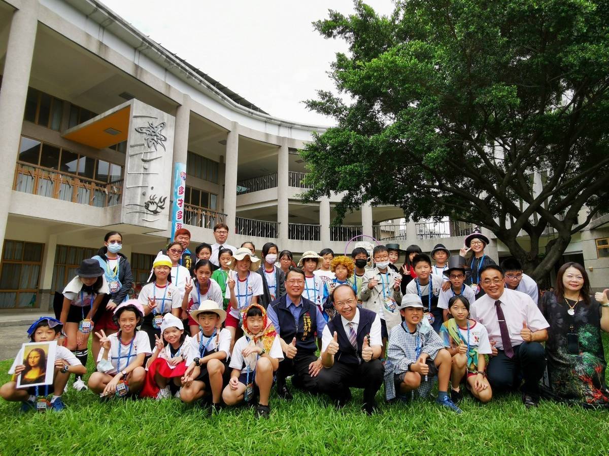 「光影巴洛克」巡迴展首站在仁美國小（圖片來源：臺中市教育局）