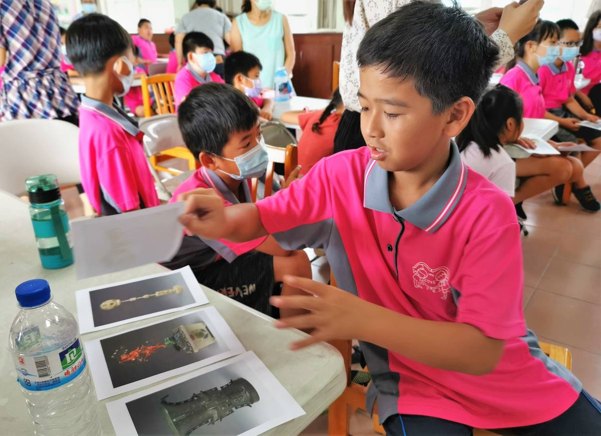 民靖國小學生在活潑的課程中認識故宮珍貴文物