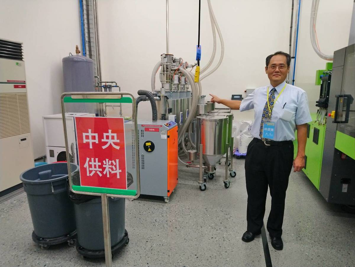 明志科大管設學院工業工程與管理系系主任林俊雄深入介紹