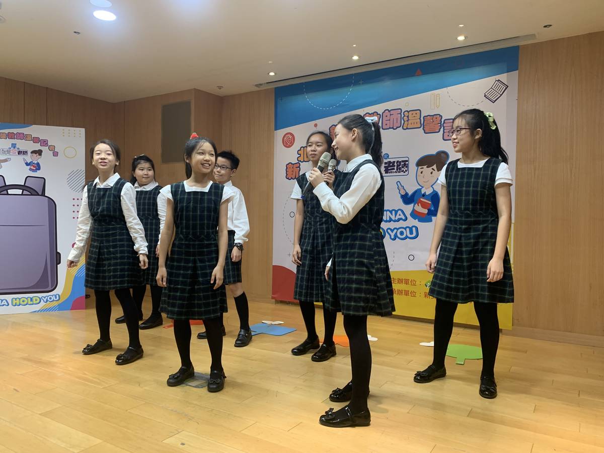 永平國小合唱團學生獻唱新北專屬敬師單曲「瘋狂教室」，頌揚對老師的感謝。