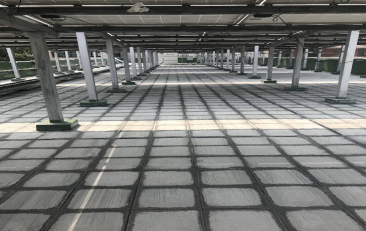 臺中市五權國中至真樓防水隔熱工程，更新防水層及鋪設隔熱磚。