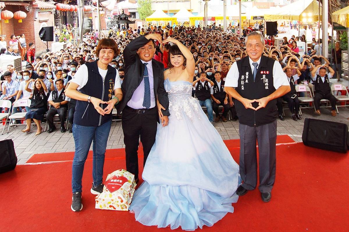 何俊逸、游文君兩人在今年6月登記結婚