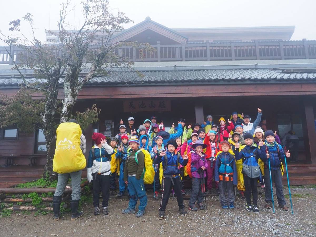 臺北市中山國小學習中心一行35人挑戰奇萊南峰、南華山