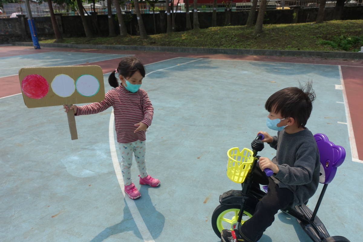 族中非營利幼兒園模擬考駕照 場景.JPG
