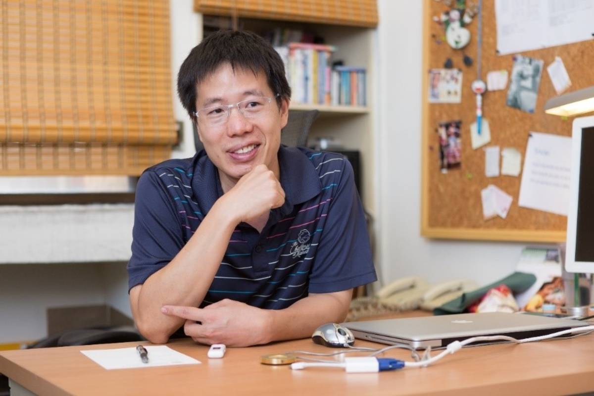 曾雪峰教授是臺灣大學創校以來，第一位老師獲得教育部「全國友善校園傑出輔導獎」的老師，今年並獲得師鐸獎肯定