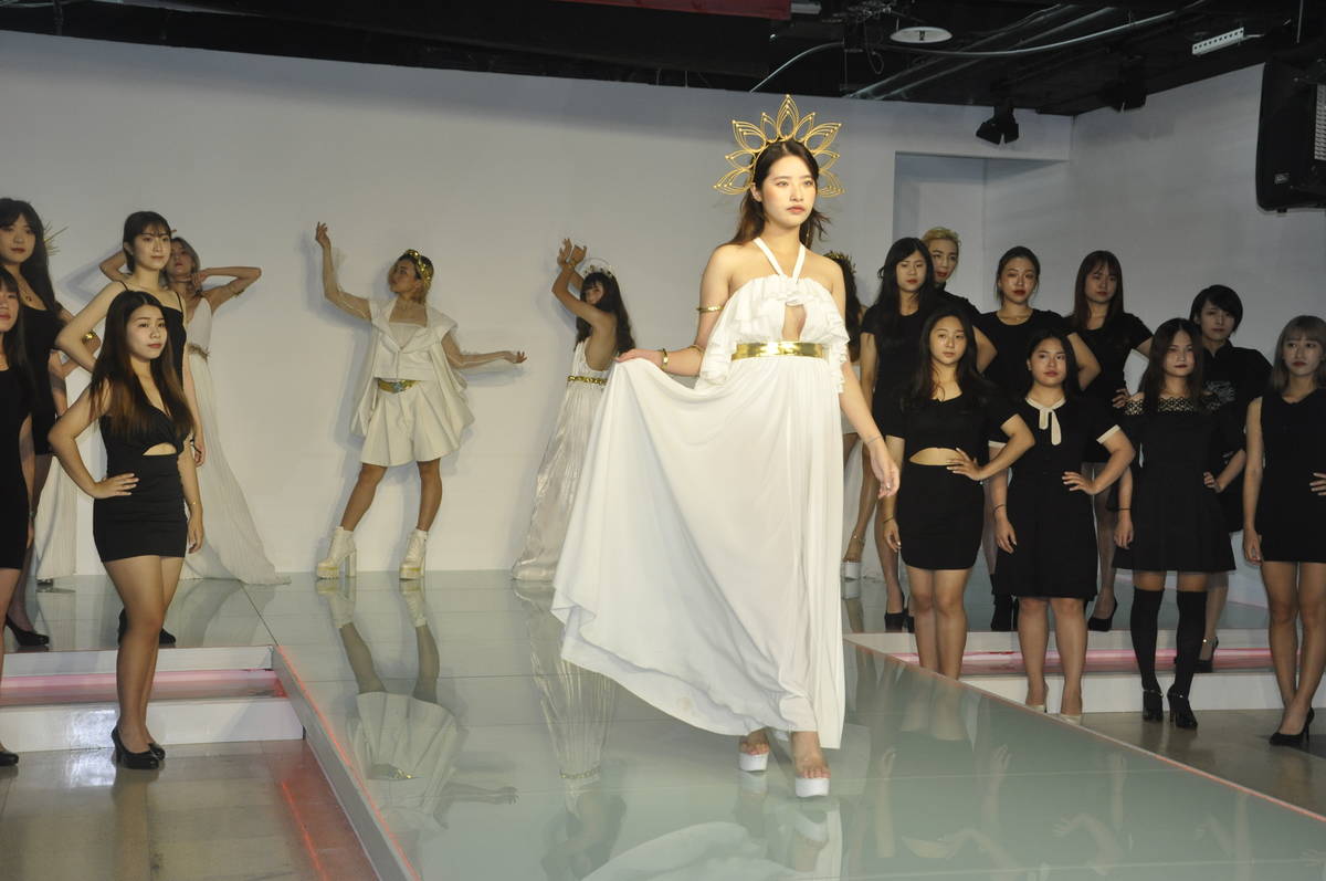 建國科大美容系斥資千萬打造時尚水晶玻璃伸展台 (照片:建國科大)