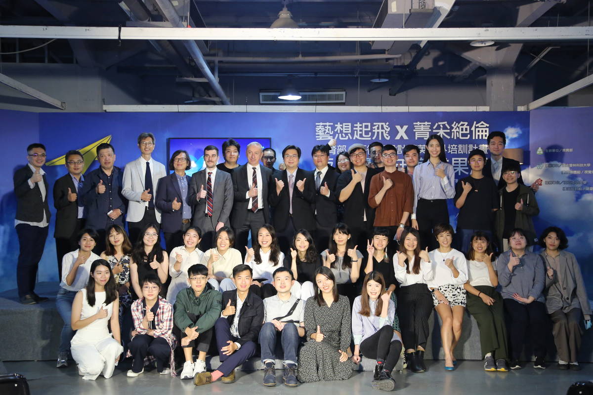「藝想起飛 X 菁采絕倫」返國學員年度成果展暨記者會參與者合影