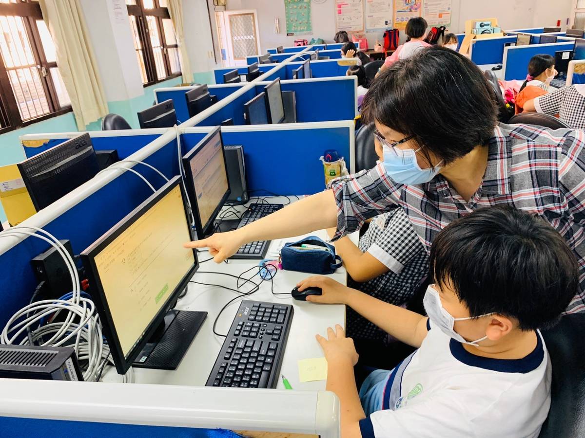 北新國小運用因材網提升教學效果。