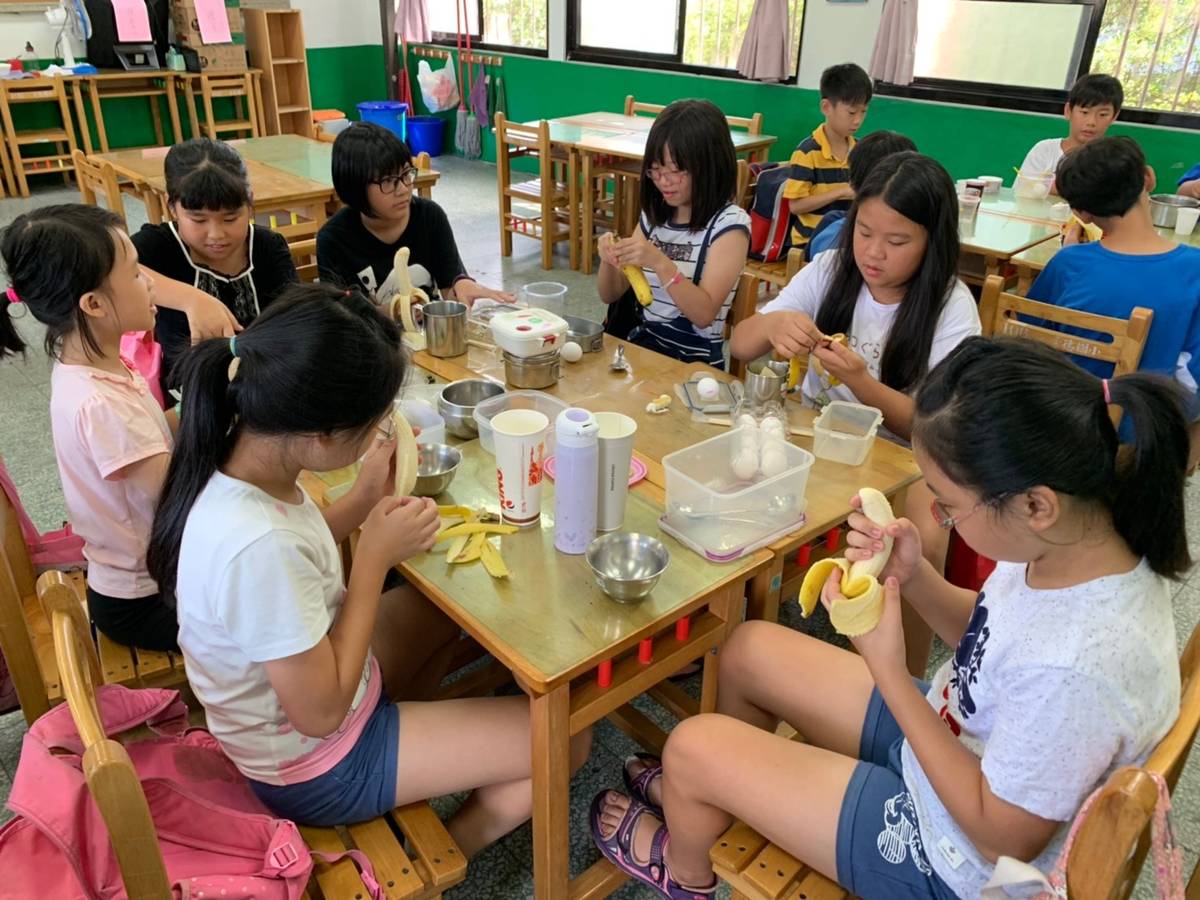 崇德國小烹飪活動融入學習扶助，提升學生學習興趣。