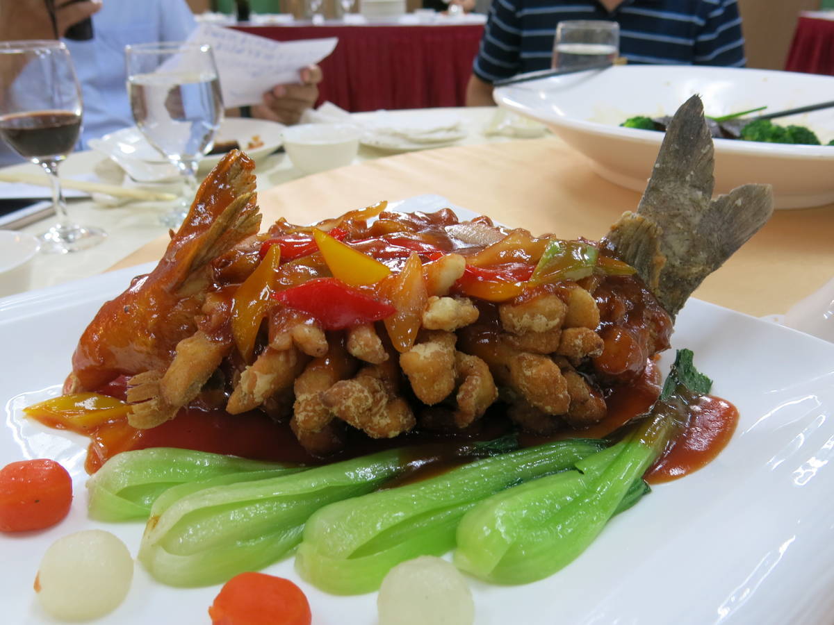 展現刀工的指定菜色「松鼠鱸魚」