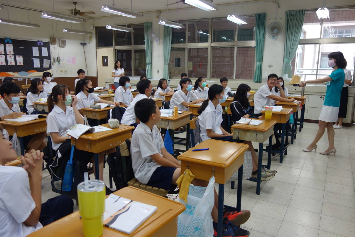 學生們於閱讀活動中反應熱烈