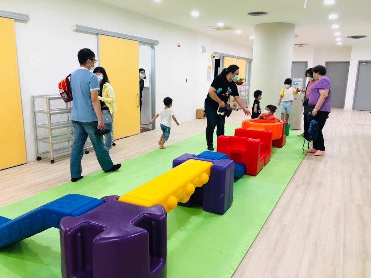 體能遊具讓每位幼兒都能動動身體，提升肌耐力、靈活度跟協調性。
