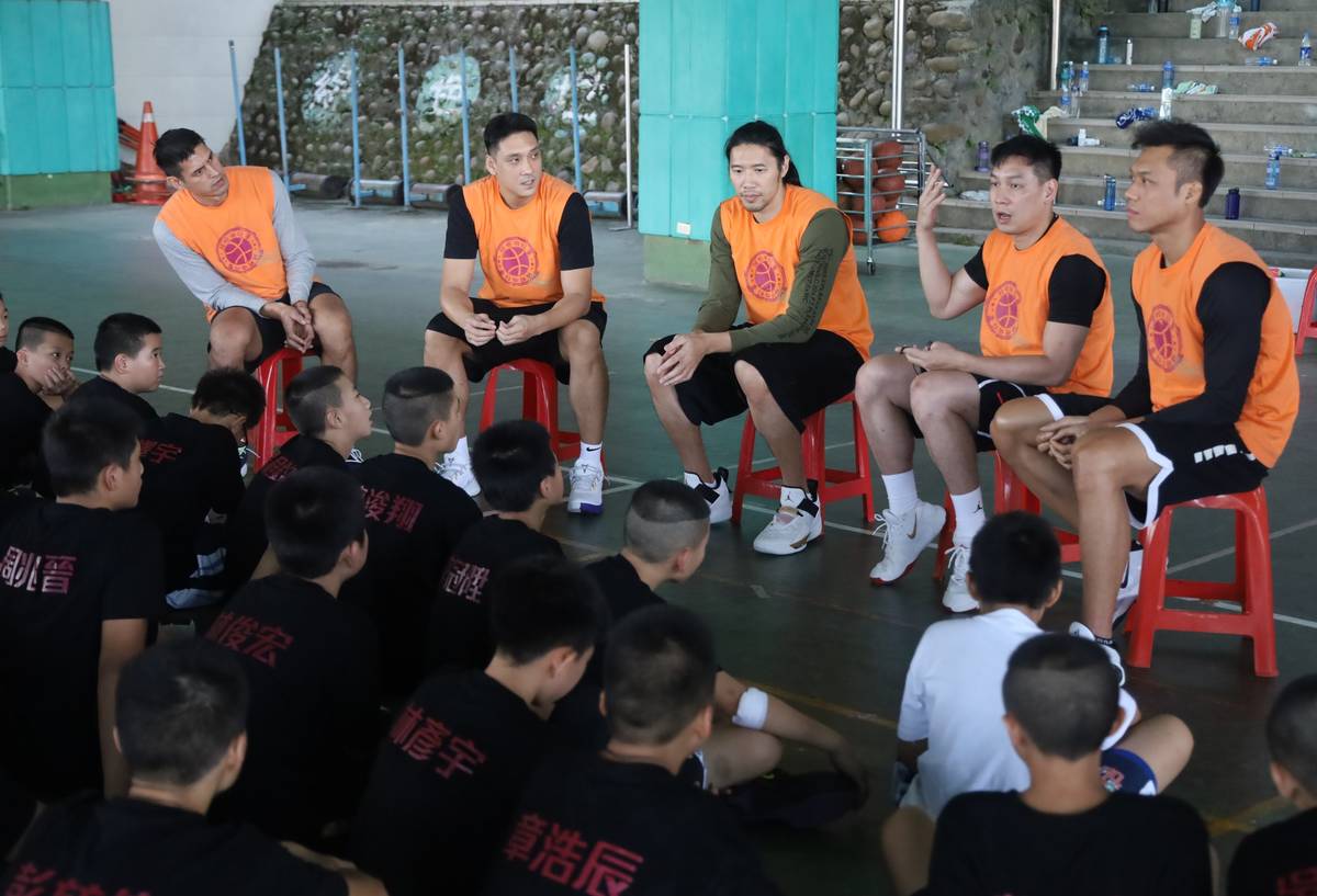 「黃金世代」最具有籃球天賦的一代球星到五股國中與學生分享寶貴經驗。