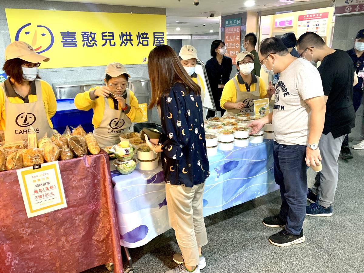 從即日起接連一個月，每週二、四在雙北六家喜憨兒烘焙屋門市，販售「歡喜愛海，白帶魚便當」。