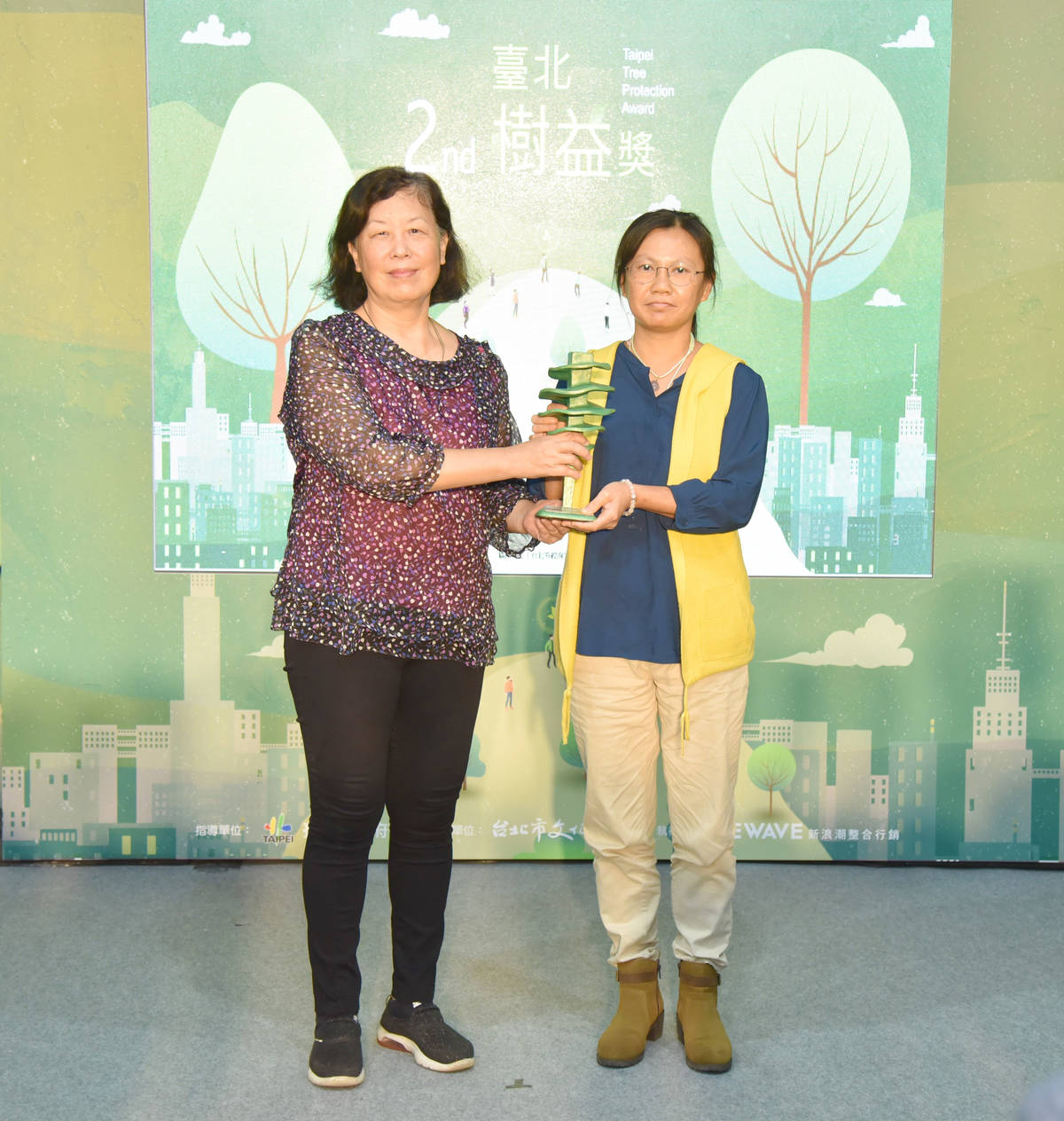 法務部附設幼兒園林瑞吟園長(右)表示，學童能感受大自然的美好是最幸福的事