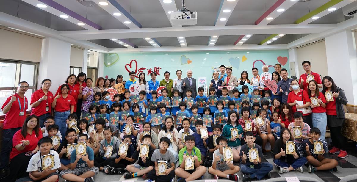 新北市思賢國小在教育局及財團法人台灣閱讀文化基金會等各界協助下成立新莊區首座「愛的書庫」。