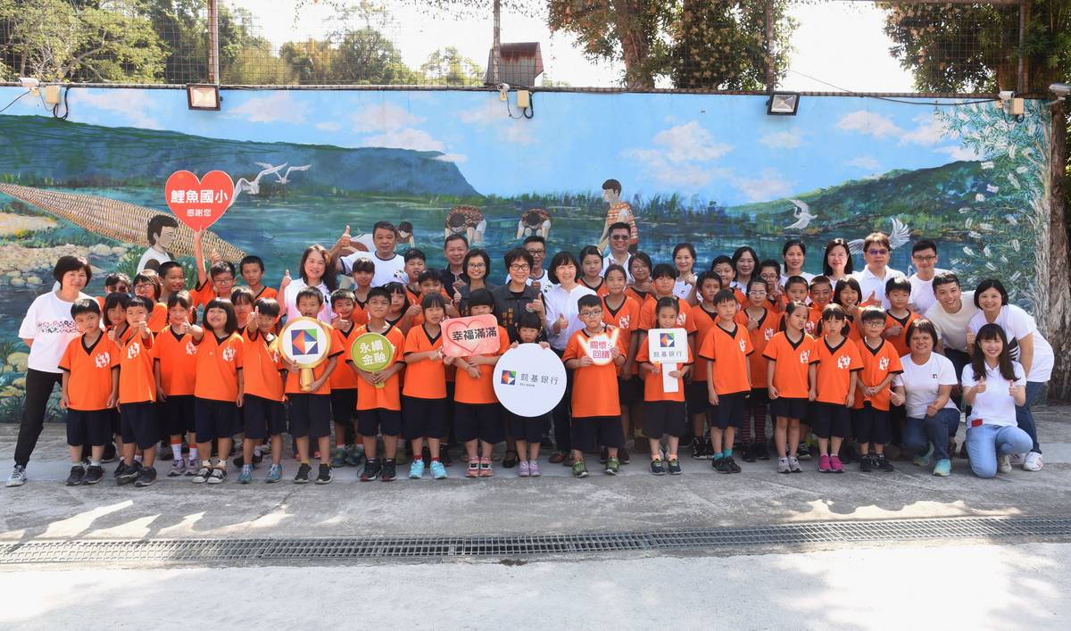 鯉魚國小學童享受「午餐的約會」（圖片來源：苗栗縣媒體事務中心）