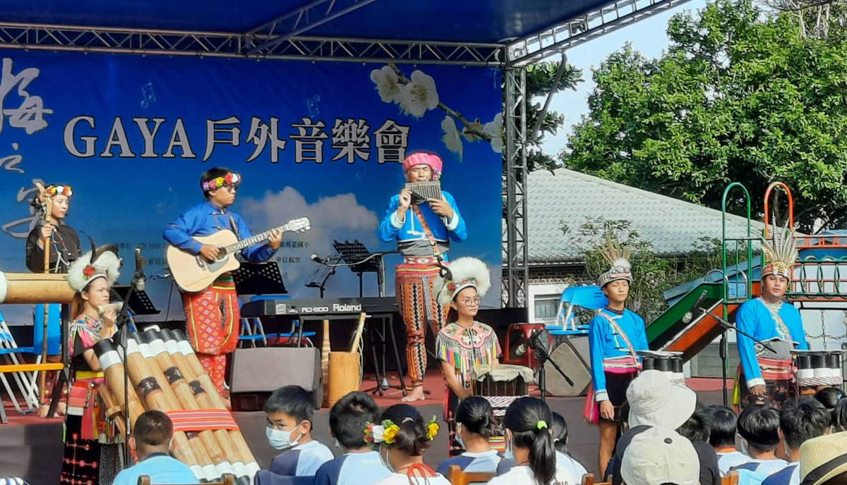 Amis旮亙樂團演出歡慶年年