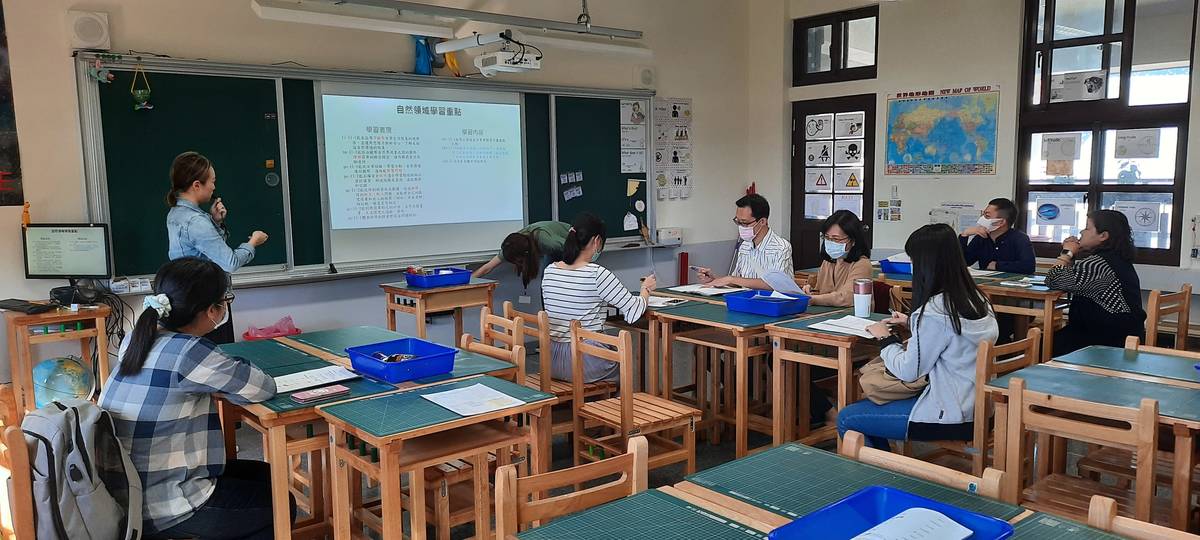 中外師合作設計全英語跨領域教學活動，增加學生聽英語機會。