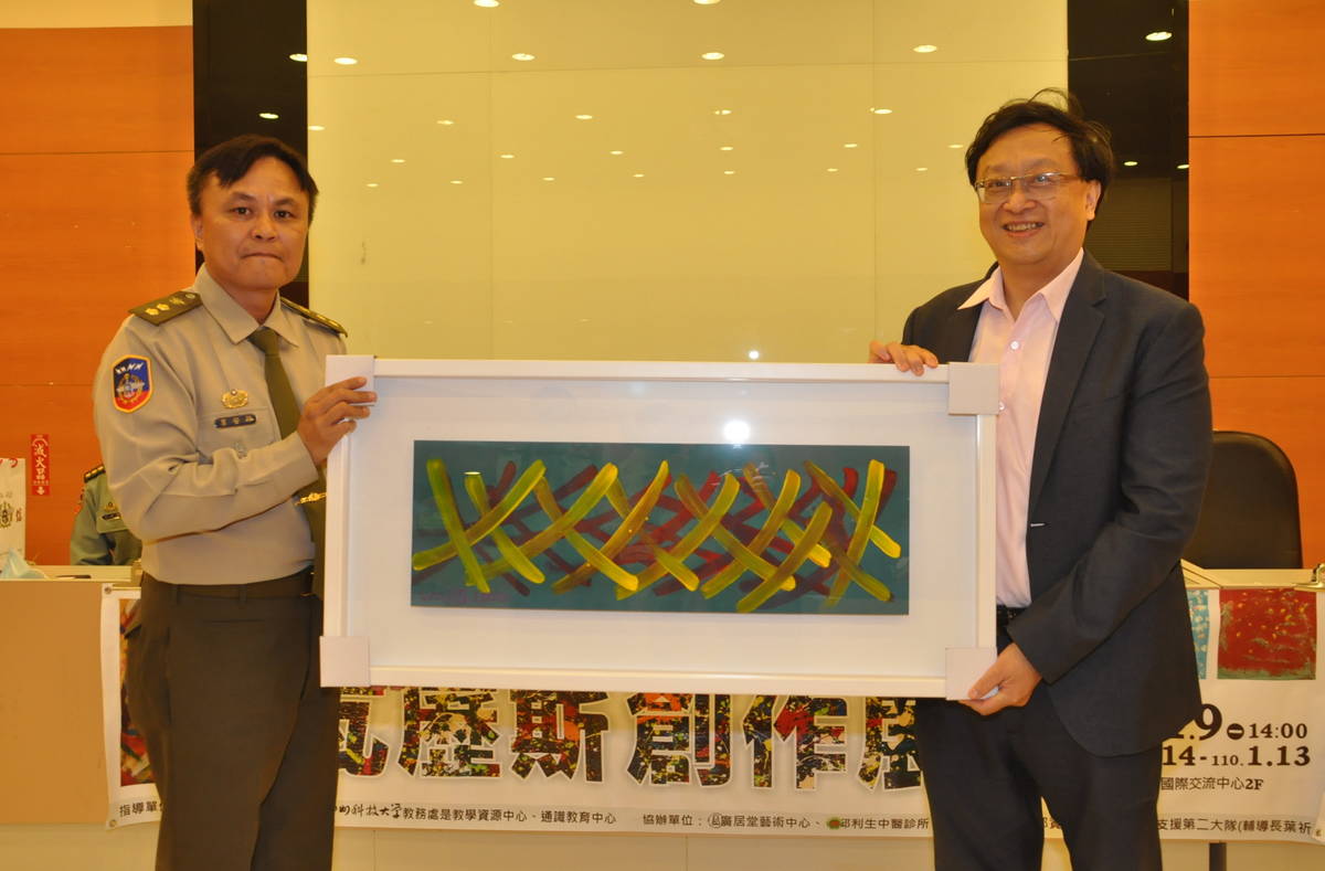 風格多樣瓦歷斯創作展中州科大展出