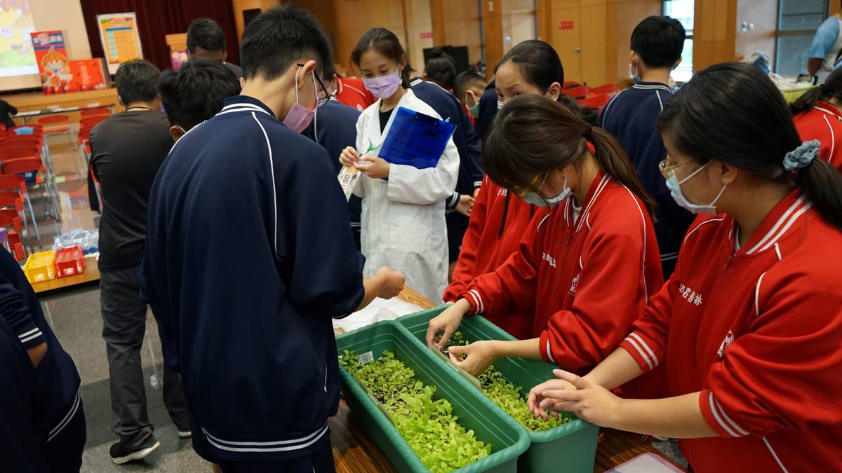 教育局將市府603大禮堂打造成大型「新北科學實驗室」。