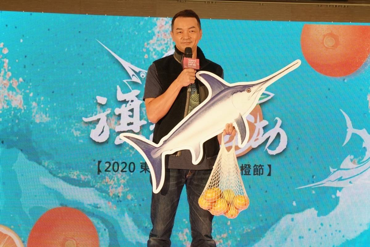 熱愛衝浪的全聯先生邱彥翔也特地出席記者會，推薦來自臺東優質的農、漁產品。