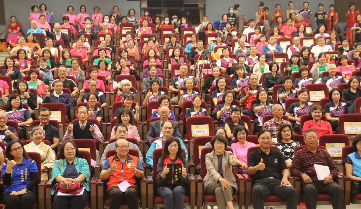 臺東縣政府首次辦理的長青學苑暨勞工大學聯合成果發表會，在國立臺東大學舉行。