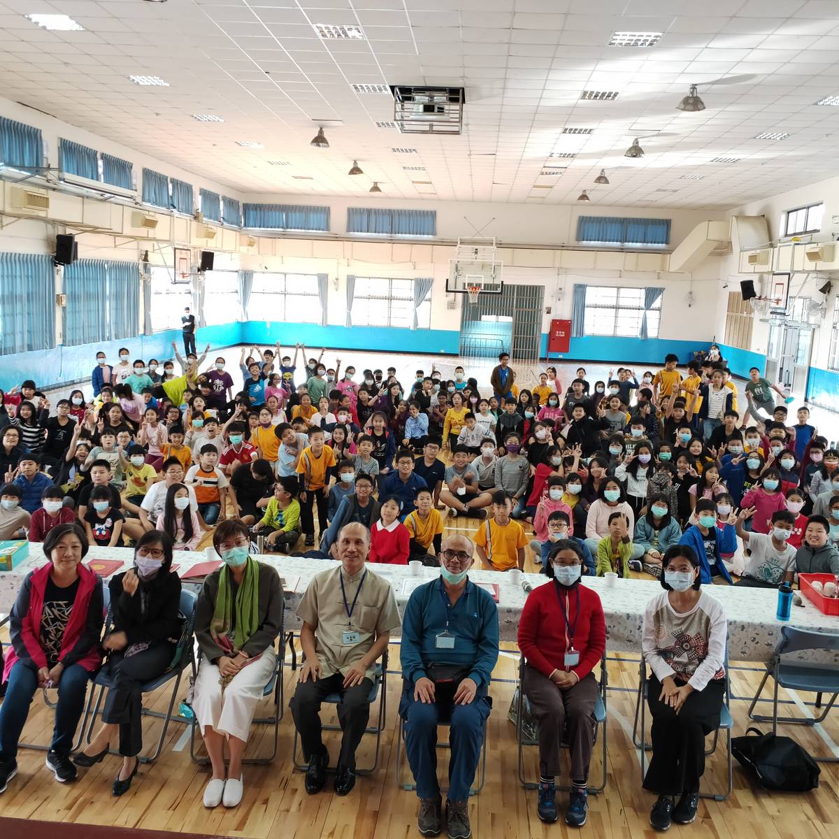 景美國小邀請校友徐建國校長回校與學弟妹分享人生經驗