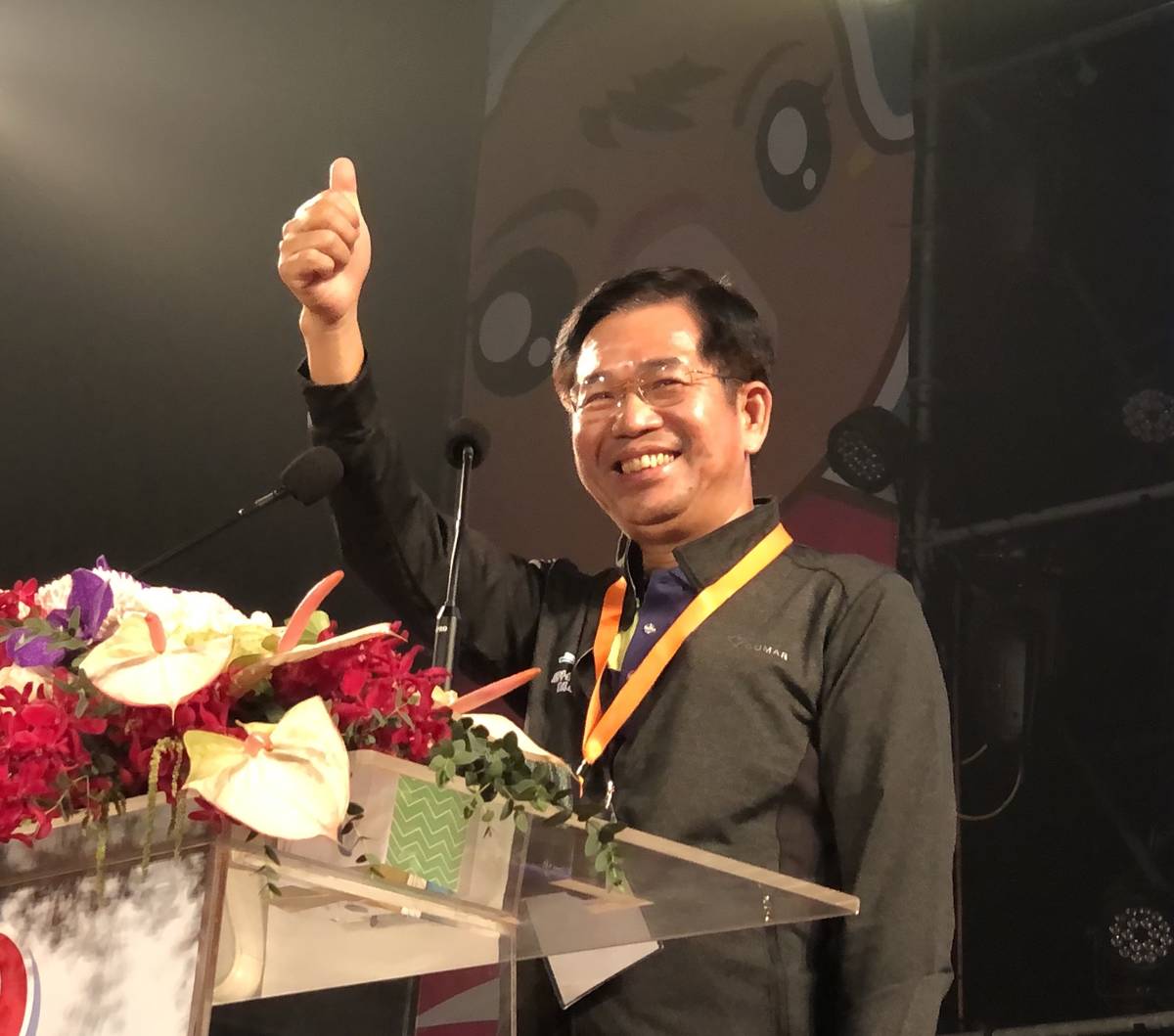 109年全障運大會主席潘文忠部長，對這次的全國賽事非常滿意，在開幕典禮中向所有與會選手、隊職員及籌備會人員比出「讚」的手勢。