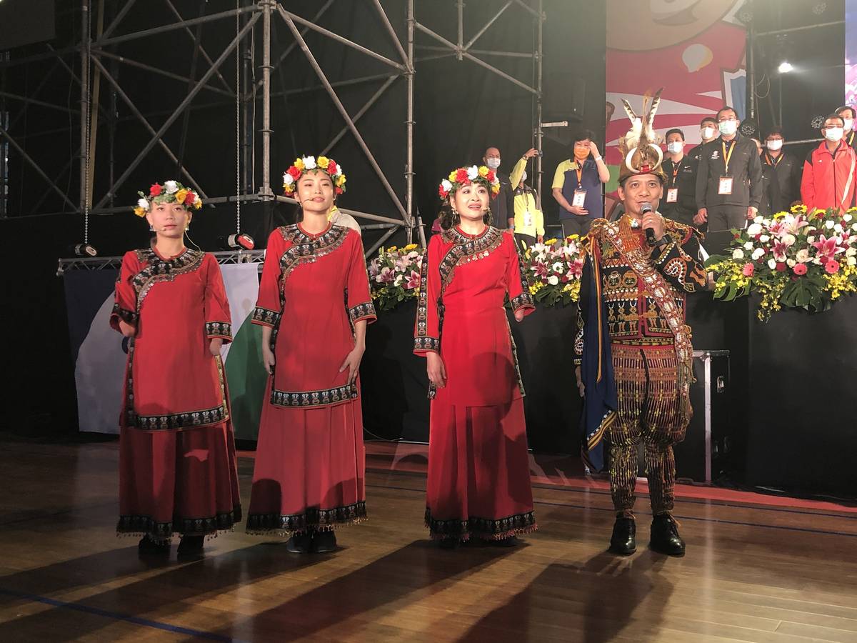 由身殘者參與的國歌演唱，令人動容。