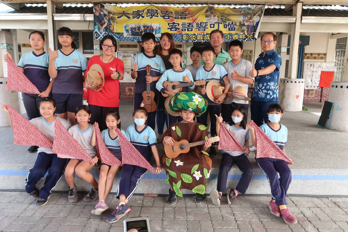 西畔分校 28名學生 14名通過客語初級認證