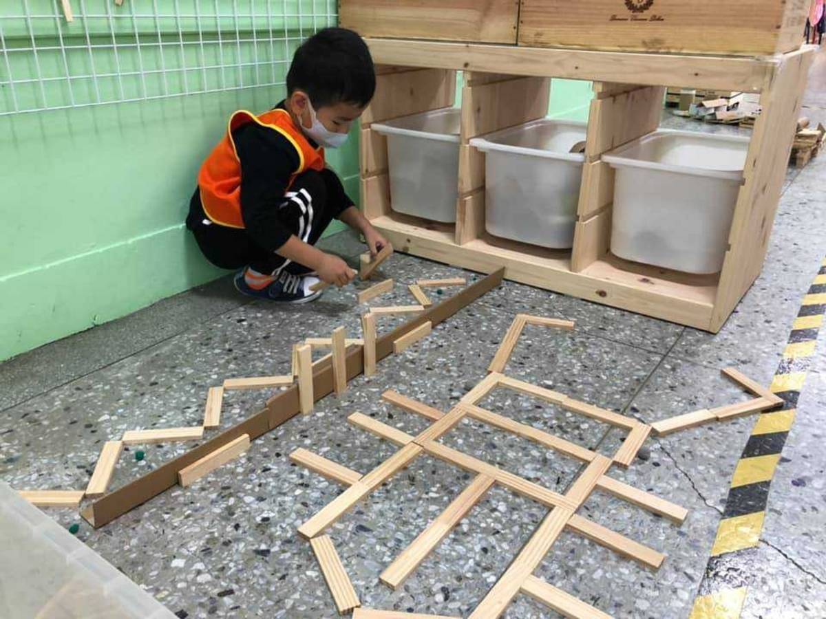 新安非營利幼兒園積木疊疊樂.jpg
