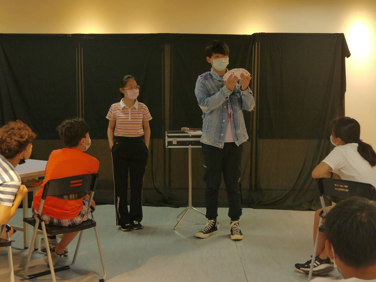 青發處魔術營隊創造生活的小驚喜