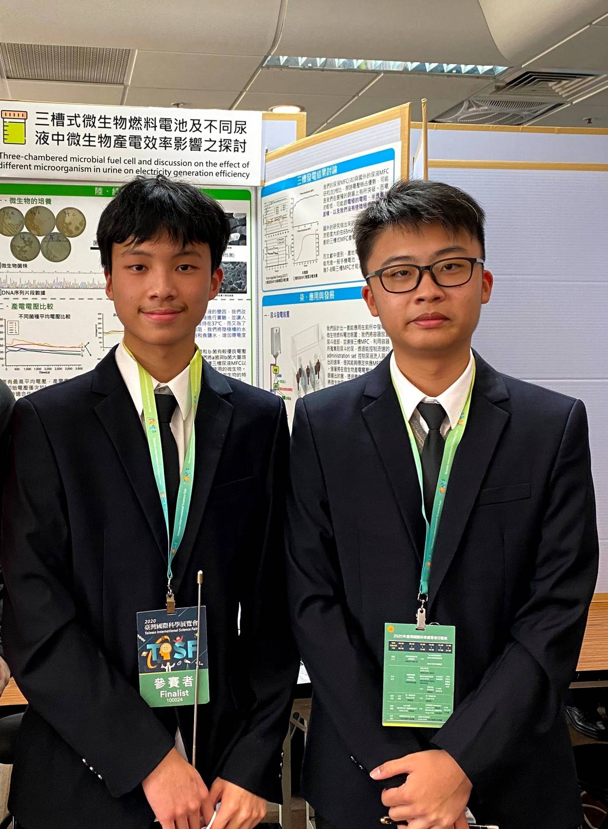 臺北市立麗山高級中學蘇詩元、路峰棋同學在國際科學競賽奪下傲人的好成績。