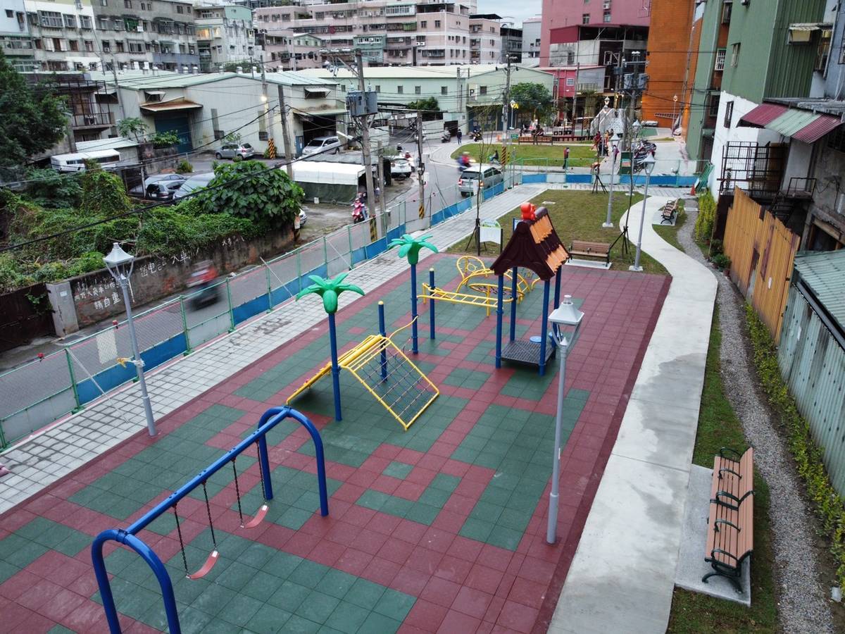 今天啟用的蘆洲兒四公園第三期，串聯已開闢使用的一、二期工程，讓鄰里居民擁有更寬廣的休憩空間。