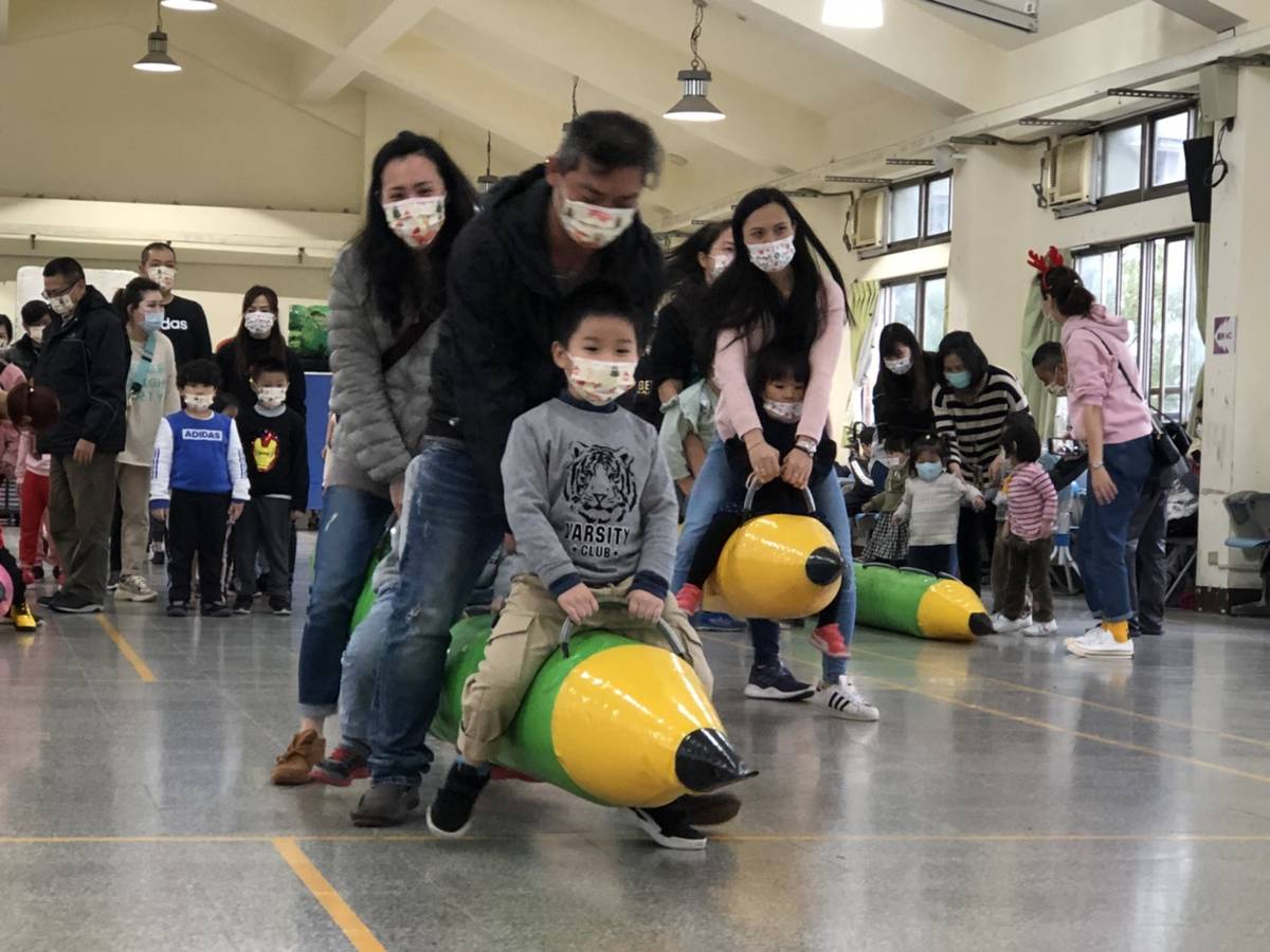親子一起體驗各種不同靜態與動態的多元活動。
