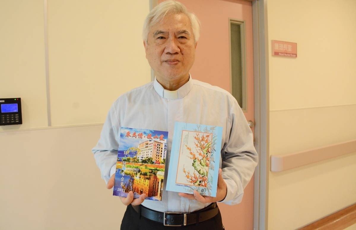 本身是攝影及繪畫高手的潘稀祺牧師，集結作品推出精美的年曆筆記本，並舉辦義賣活動，所得將挹注癌症醫療大樓興建。