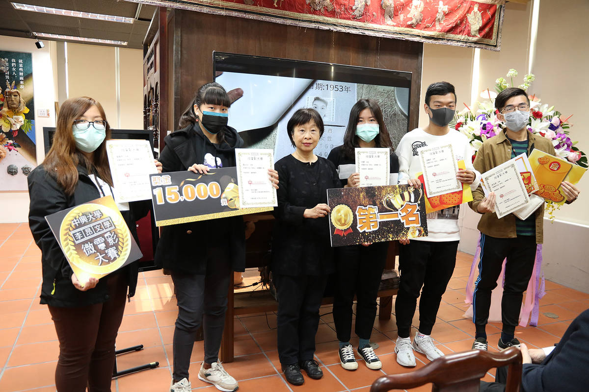 李昂與首獎團隊合影（圖片來源：中興大學）