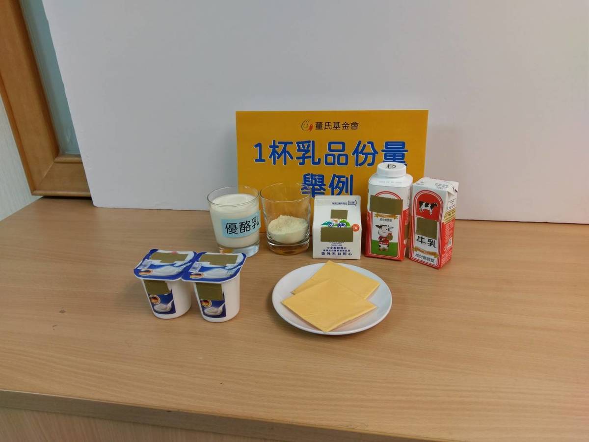 幼兒滿1歲以後就可給予全脂牛乳和其它類新鮮食物來滿足幼童的營養需求