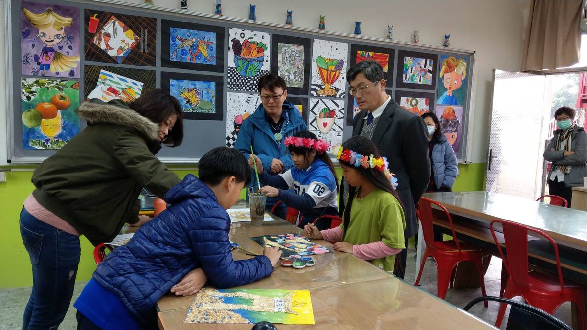 客委會主任委員楊長鎮今（7）日，前往高雄市美濃吉東國小訪視全國第一所客家實驗學校。