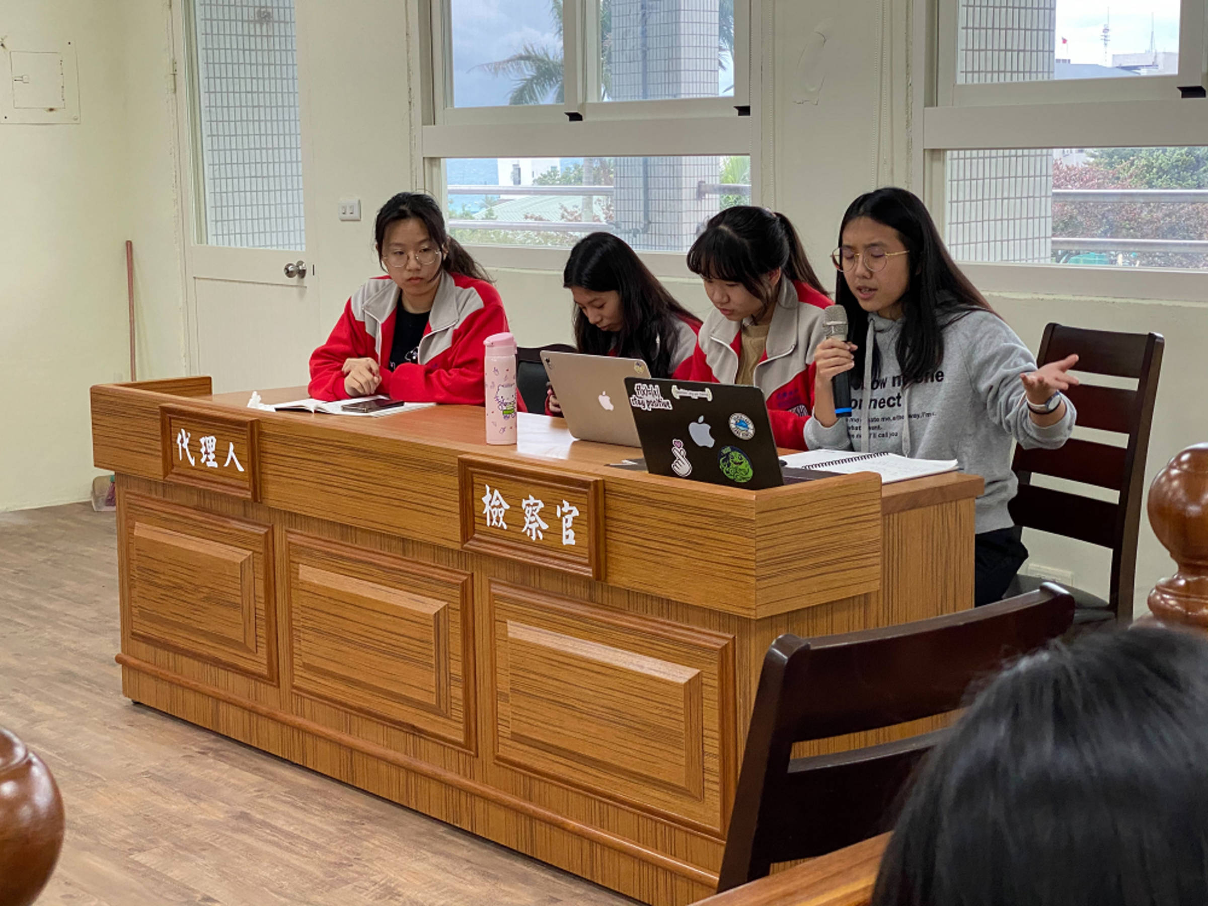英語法庭辯論花女學生讓律師驚豔 文教新聞 國立教育廣播電臺