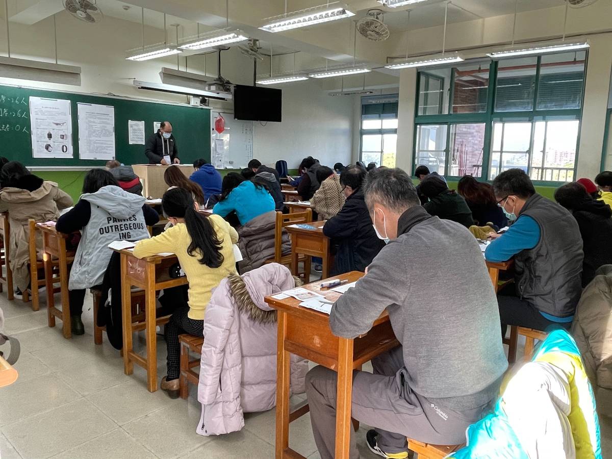 新北市110年度國民中小學候用校長甄選第一階段筆試在板橋國中登場。
