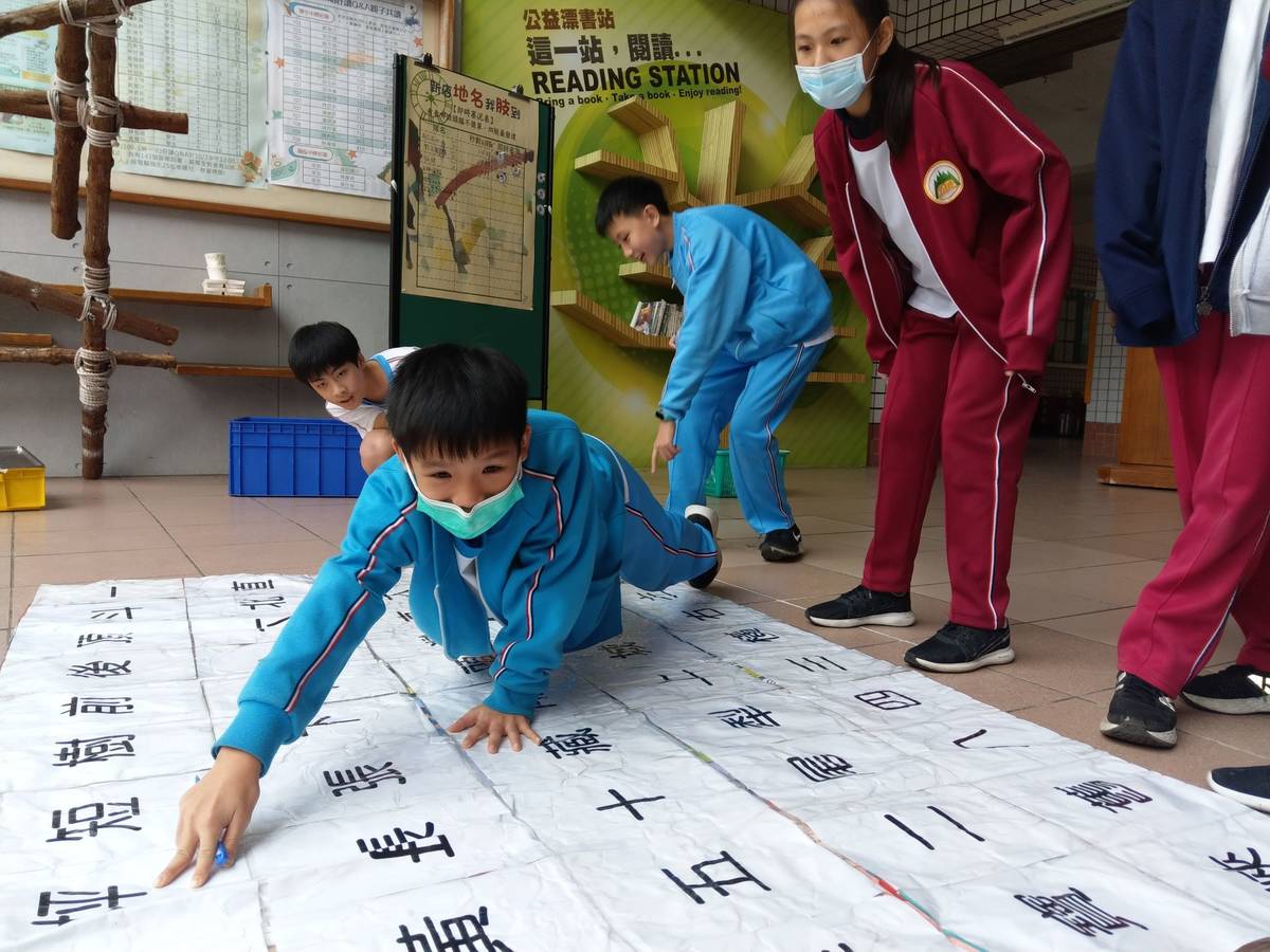 五峰國中閱讀活動跨域結合。