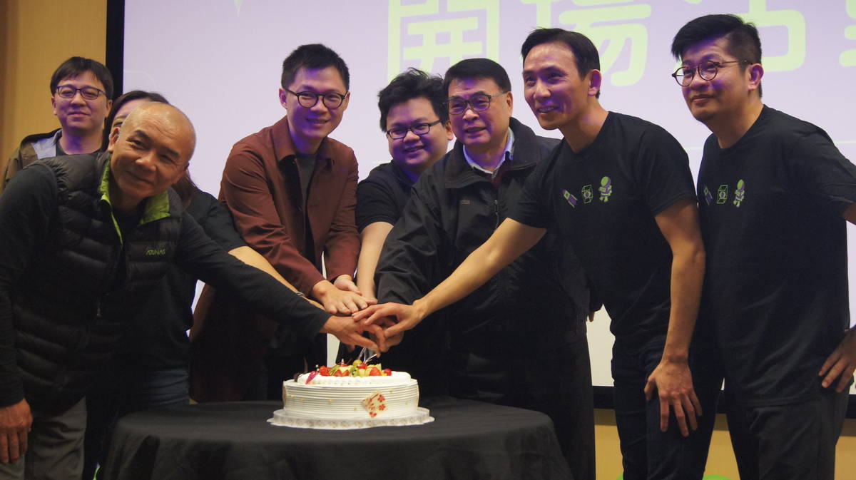 「十光膠囊」慶祝系所十周年