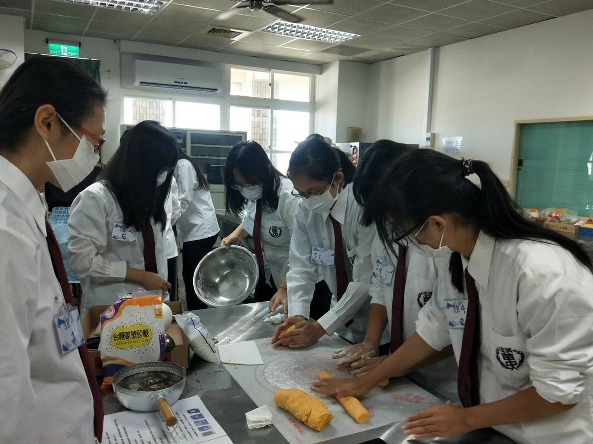 苗栗高中芋圓製作教學中