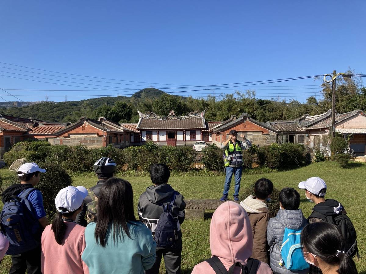 具有百年歷史的李氏古厝有美麗的木雕及牆面，富含古人的智慧及教育的意涵。