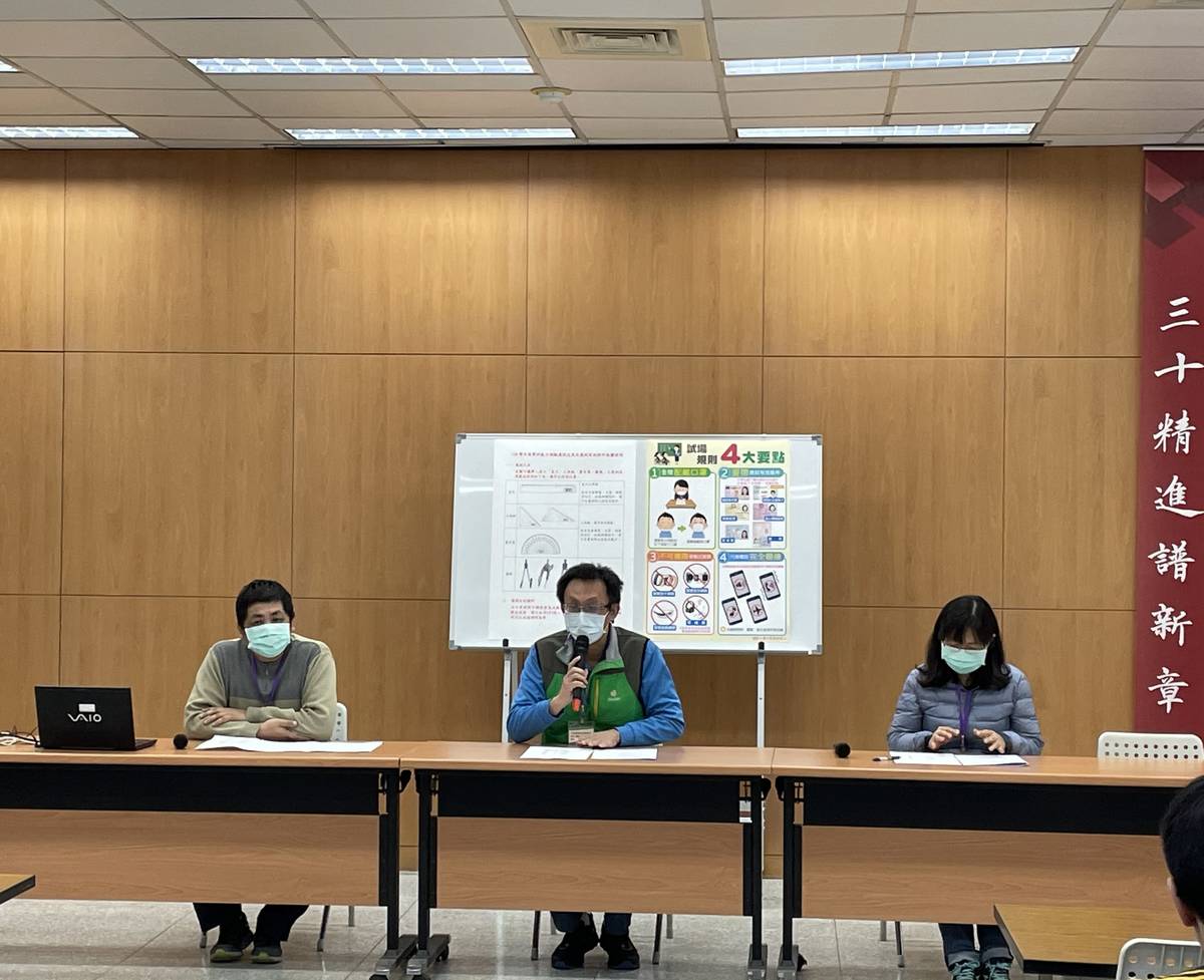 台北市高中數學科教師群分析，今年學測數學試題為近五年最難，將提高前半段數學能力較好學生的鑑別度，單科滿級分人數預計比去年減少。