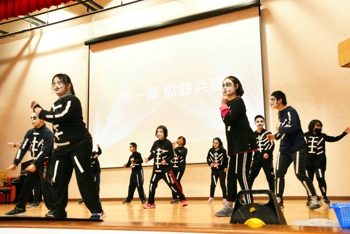 新北特校的孩子展現自己使出十八般武藝。