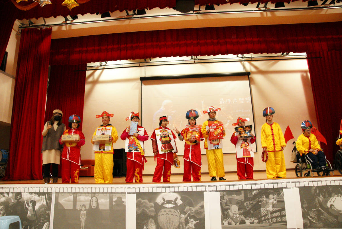 戲劇表演十分精彩獲得台下師生肯定。